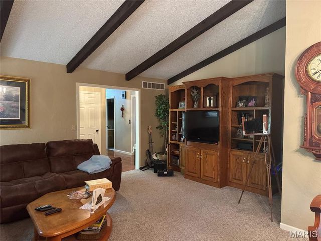 20448 Oakway Drive, Lebanon, MO 65536