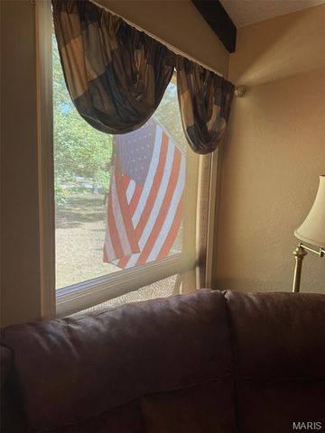 20448 Oakway Drive, Lebanon, MO 65536