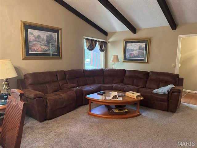 20448 Oakway Drive, Lebanon, MO 65536