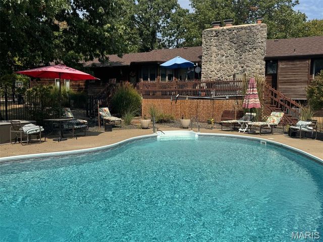 20448 Oakway Drive, Lebanon, MO 65536