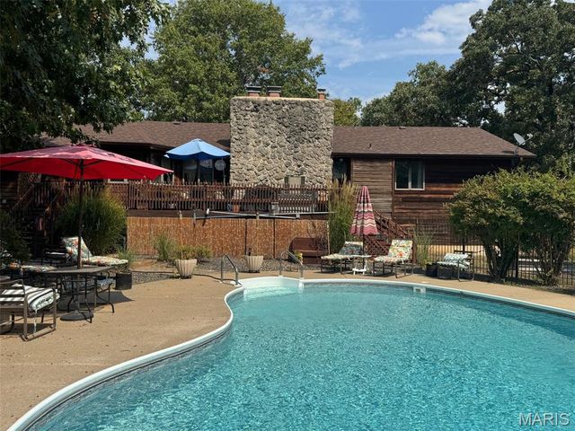 20448 Oakway Drive, Lebanon, MO 65536