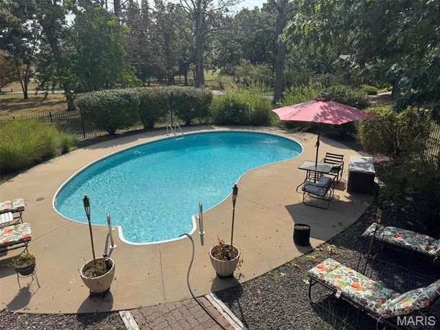 20448 Oakway Drive, Lebanon, MO 65536