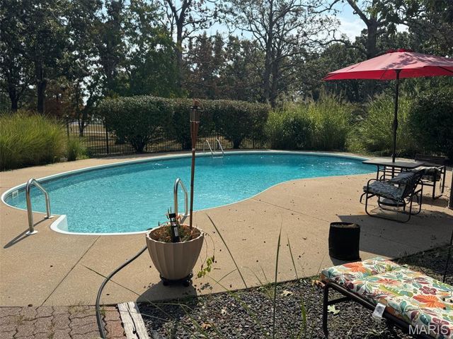 20448 Oakway Drive, Lebanon, MO 65536