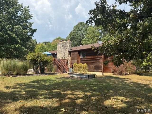 20448 Oakway Drive, Lebanon, MO 65536