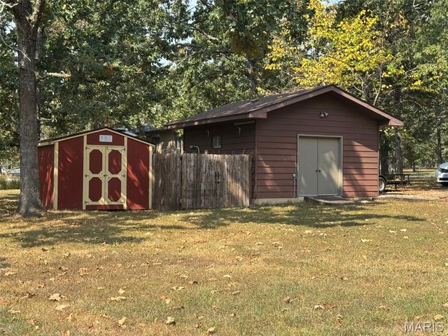 20448 Oakway Drive, Lebanon, MO 65536