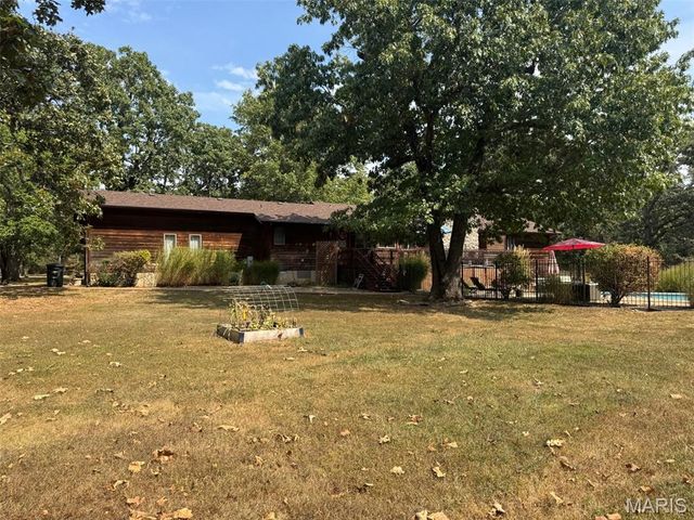 20448 Oakway Drive, Lebanon, MO 65536