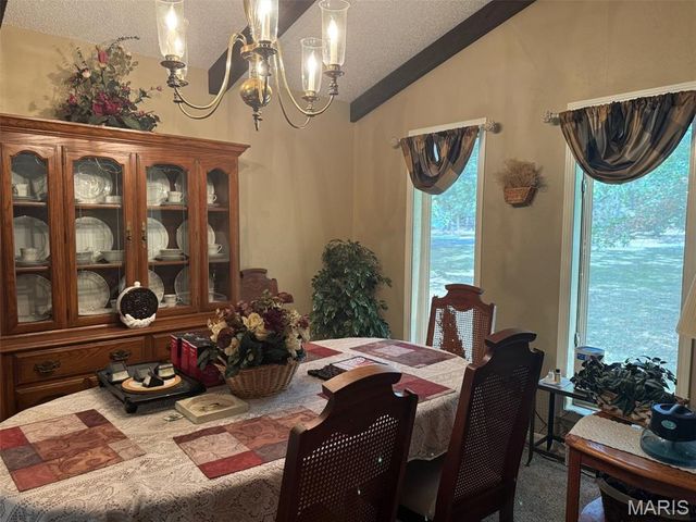 20448 Oakway Drive, Lebanon, MO 65536