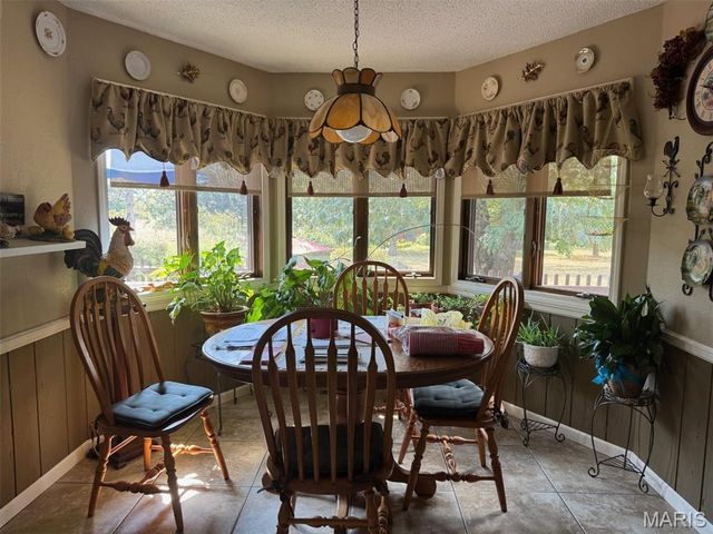 20448 Oakway Drive, Lebanon, MO 65536