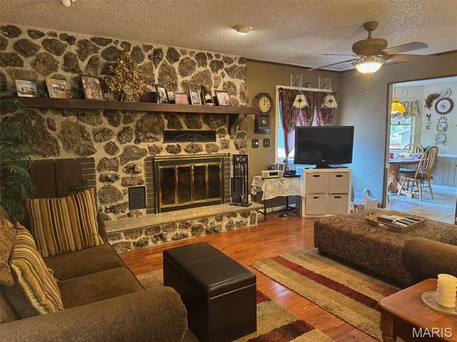 20448 Oakway Drive, Lebanon, MO 65536