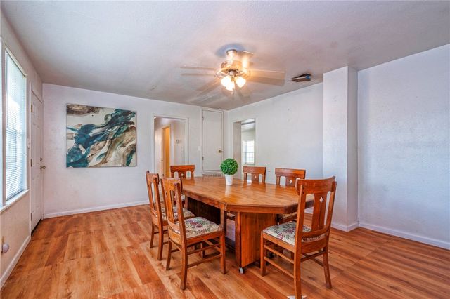 118 Island Dr, Lake City, TX 78368