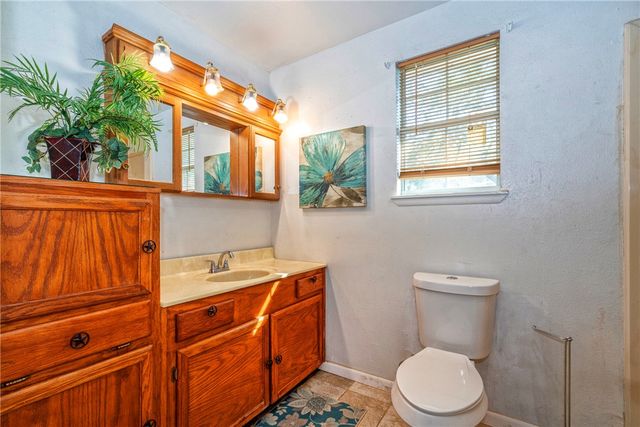 118 Island Dr, Lake City, TX 78368