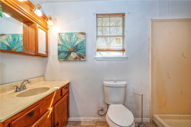 118 Island Dr, Lake City, TX 78368