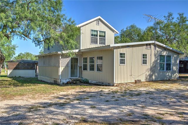 118 Island Dr, Lake City, TX 78368