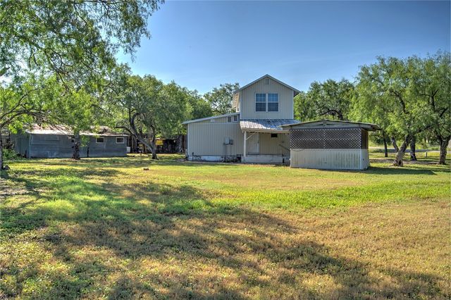 118 Island Dr, Lake City, TX 78368