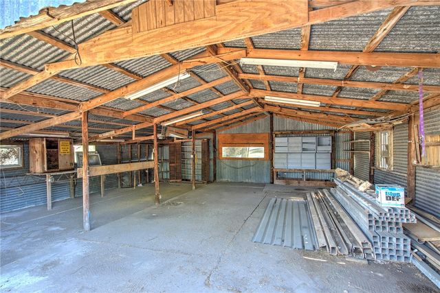 118 Island Dr, Lake City, TX 78368