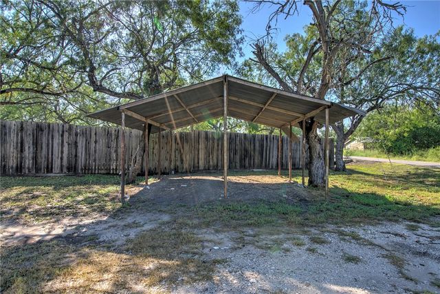 118 Island Dr, Lake City, TX 78368