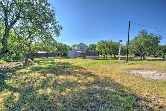 118 Island Dr, Lake City, TX 78368