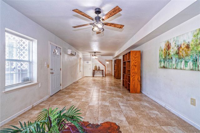 118 Island Dr, Lake City, TX 78368