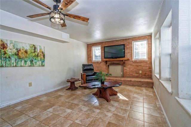 118 Island Dr, Lake City, TX 78368