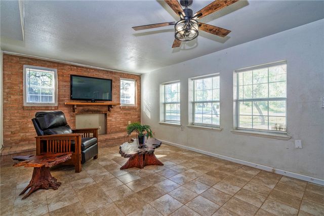 118 Island Dr, Lake City, TX 78368