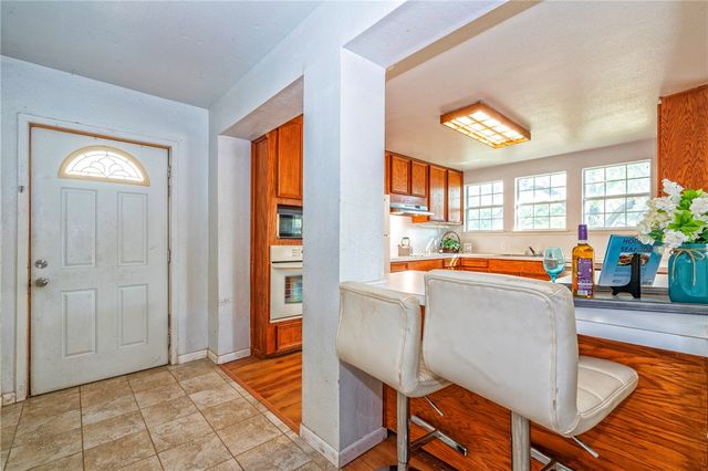 118 Island Dr, Lake City, TX 78368