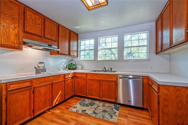 118 Island Dr, Lake City, TX 78368
