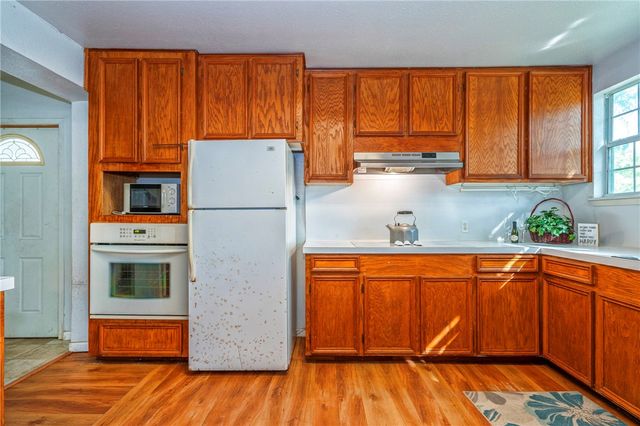 118 Island Dr, Lake City, TX 78368