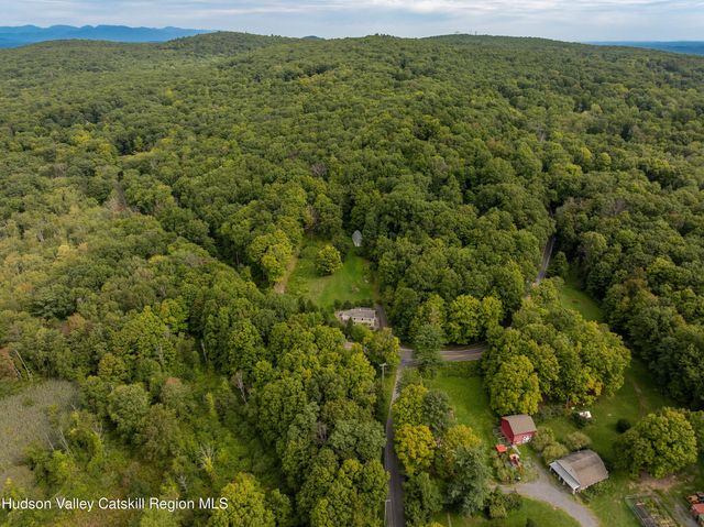 800 Old Post Road, New Paltz, NY 12561