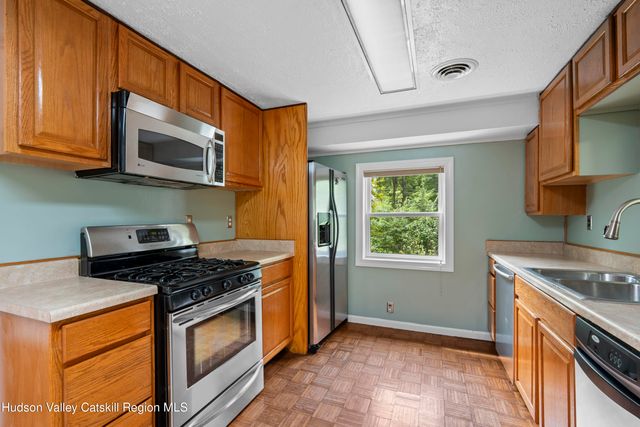 800 Old Post Road, New Paltz, NY 12561