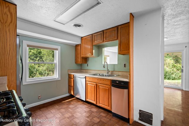800 Old Post Road, New Paltz, NY 12561