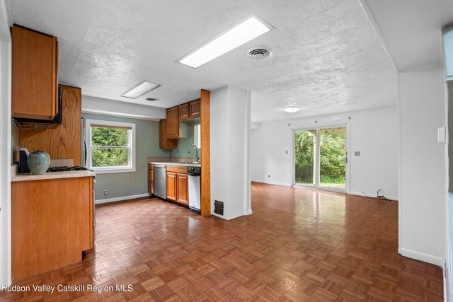 800 Old Post Road, New Paltz, NY 12561