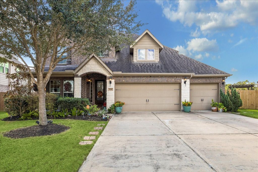 1728 Lake Raven Drive, Dickinson, TX 77539
