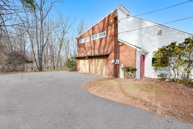 3 Pond Road, Hyde Park, NY 12601