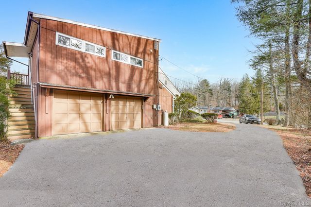 3 Pond Road, Hyde Park, NY 12601