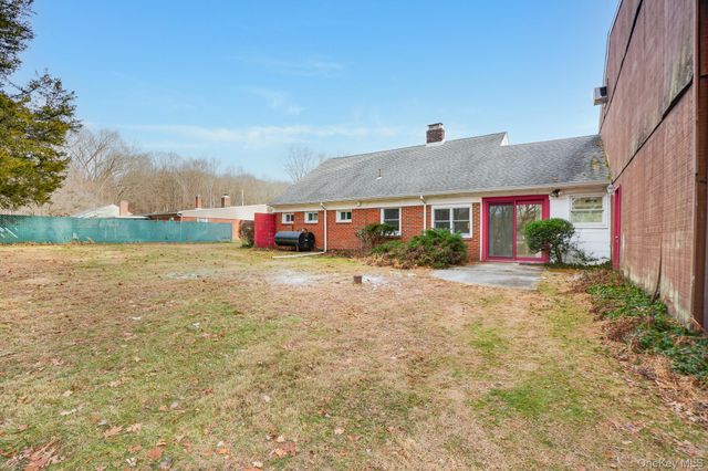 3 Pond Road, Hyde Park, NY 12601