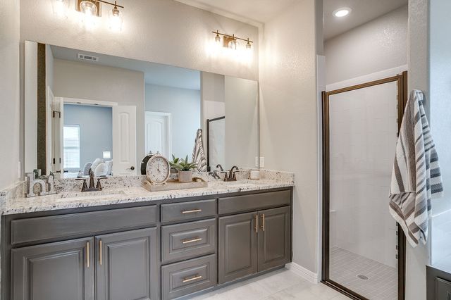 612 Adeline Drive, Burleson, TX 76028