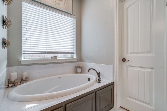 612 Adeline Drive, Burleson, TX 76028