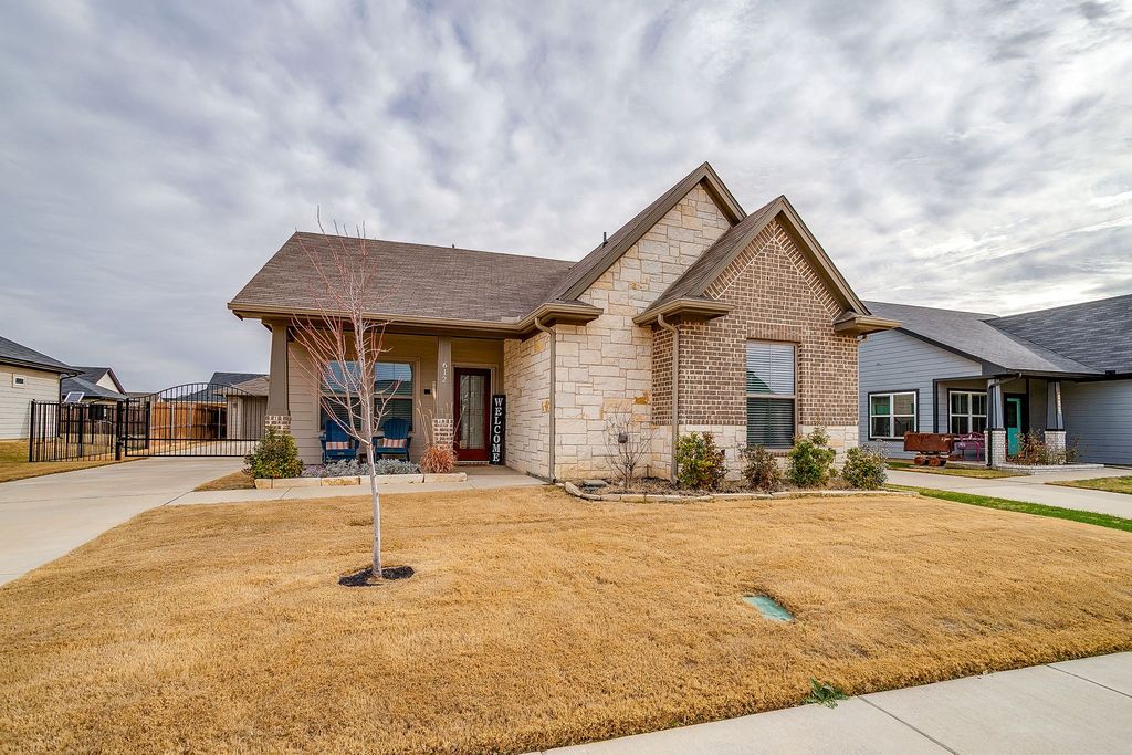 612 Adeline Drive, Burleson, TX 76028