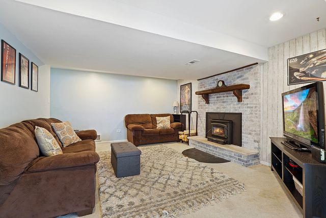20157 S Pine Hill Road, Frankfort, IL 60423
