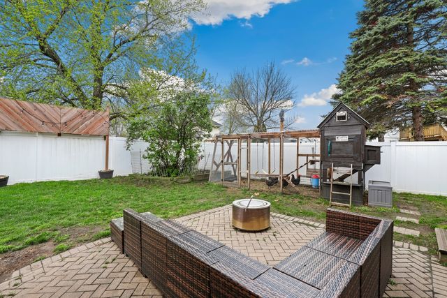20157 S Pine Hill Road, Frankfort, IL 60423