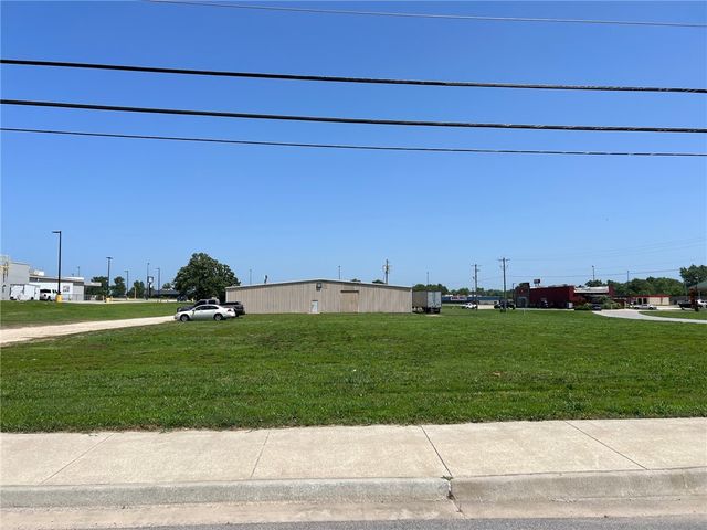 1490 W Highway 412, Siloam Springs, AR 72761