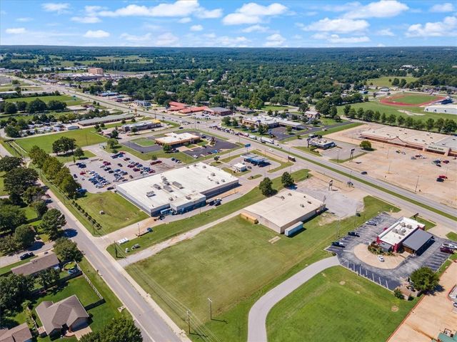 1490 W Highway 412, Siloam Springs, AR 72761