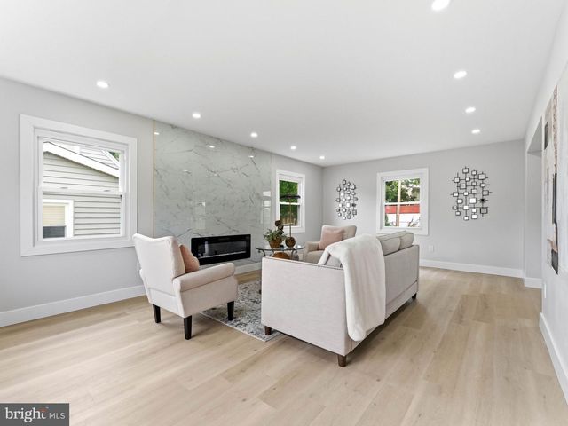 34 MAYFAIR CIR, Willingboro, NJ 08046