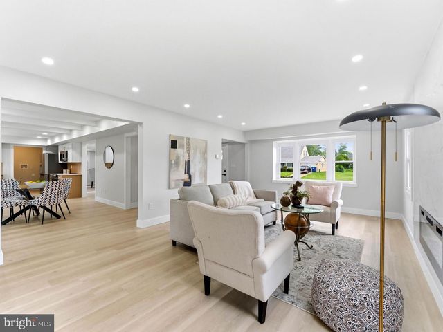 34 MAYFAIR CIR, Willingboro, NJ 08046