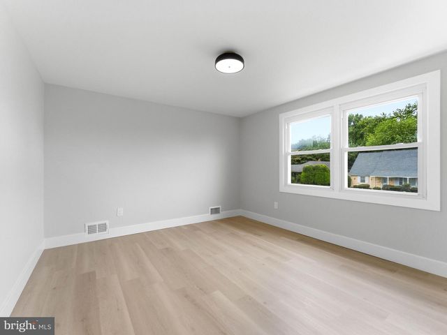 34 MAYFAIR CIR, Willingboro, NJ 08046