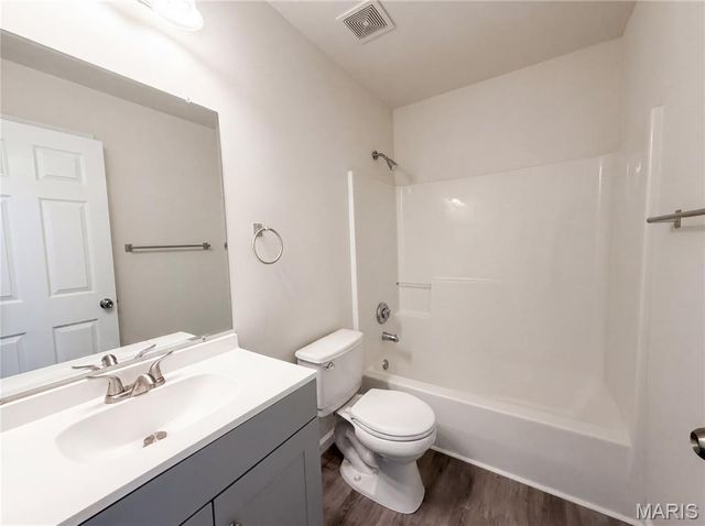 2212 Harborside Drive, Dardenne Prairie, MO 63368