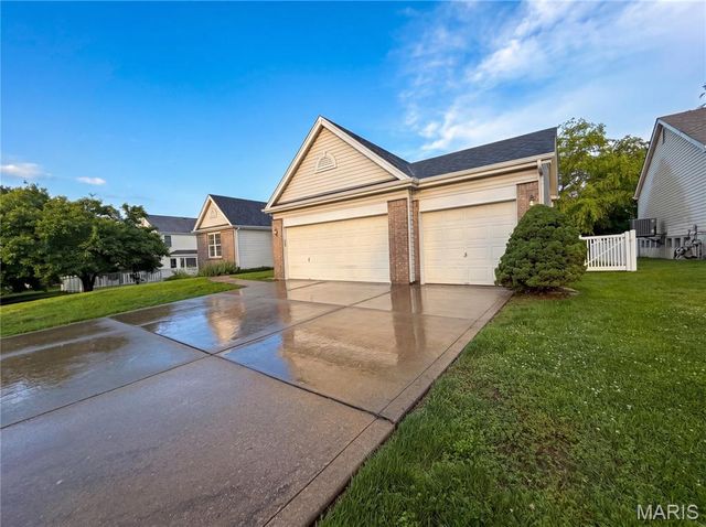 2212 Harborside Drive, Dardenne Prairie, MO 63368
