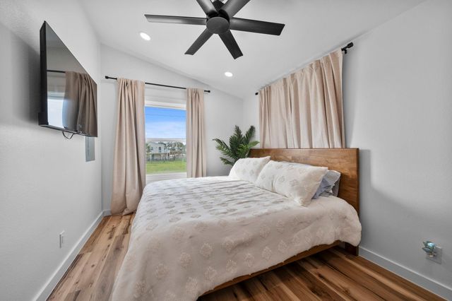 16708 Cabeza De Vaca, Jamaica Beach, TX 77554