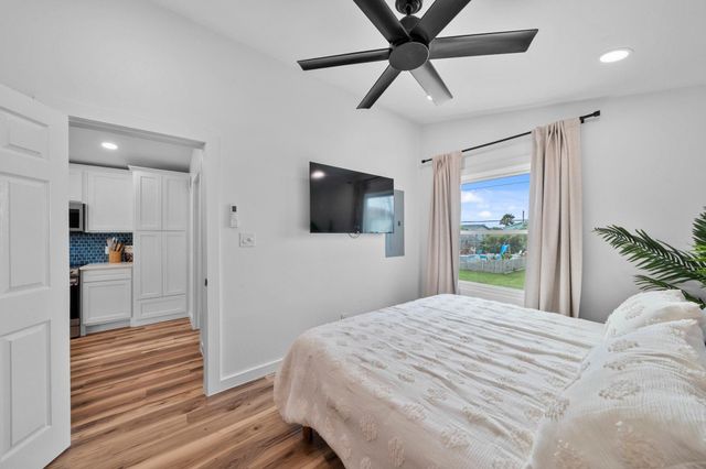 16708 Cabeza De Vaca, Jamaica Beach, TX 77554