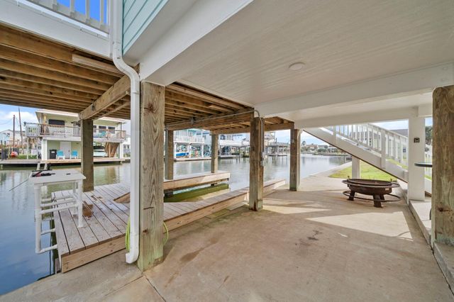 16708 Cabeza De Vaca, Jamaica Beach, TX 77554